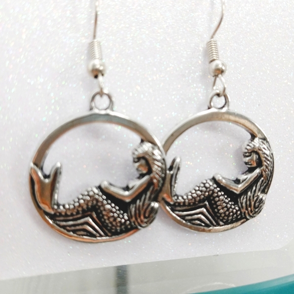Lazy mermaid silver hoop earrings - Picture 3 of 7